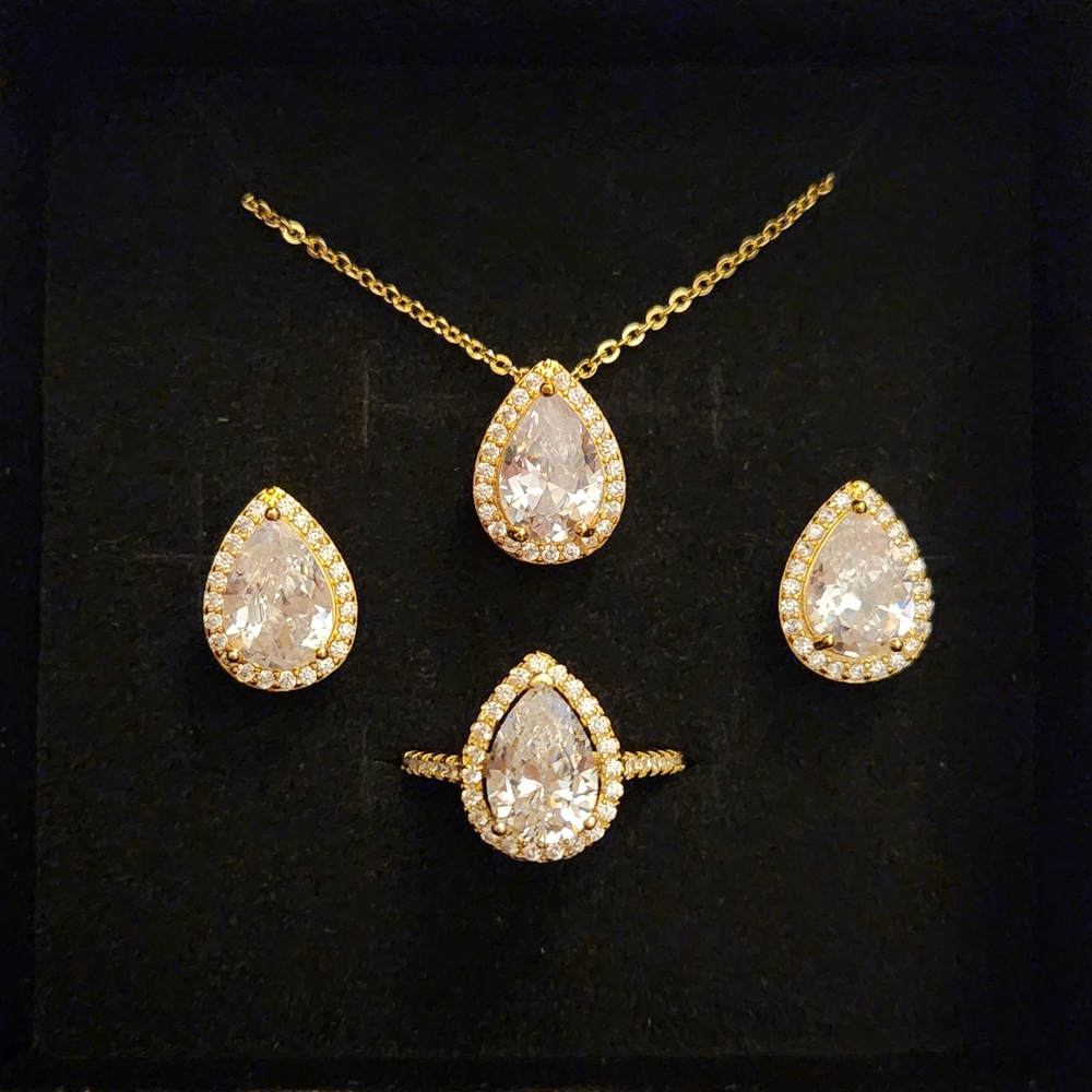 Gold Toned And Pear Shaped Gemstone Jewelry Set